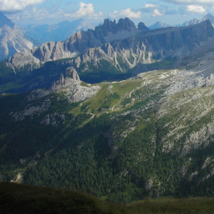 Dolomites cropped 2