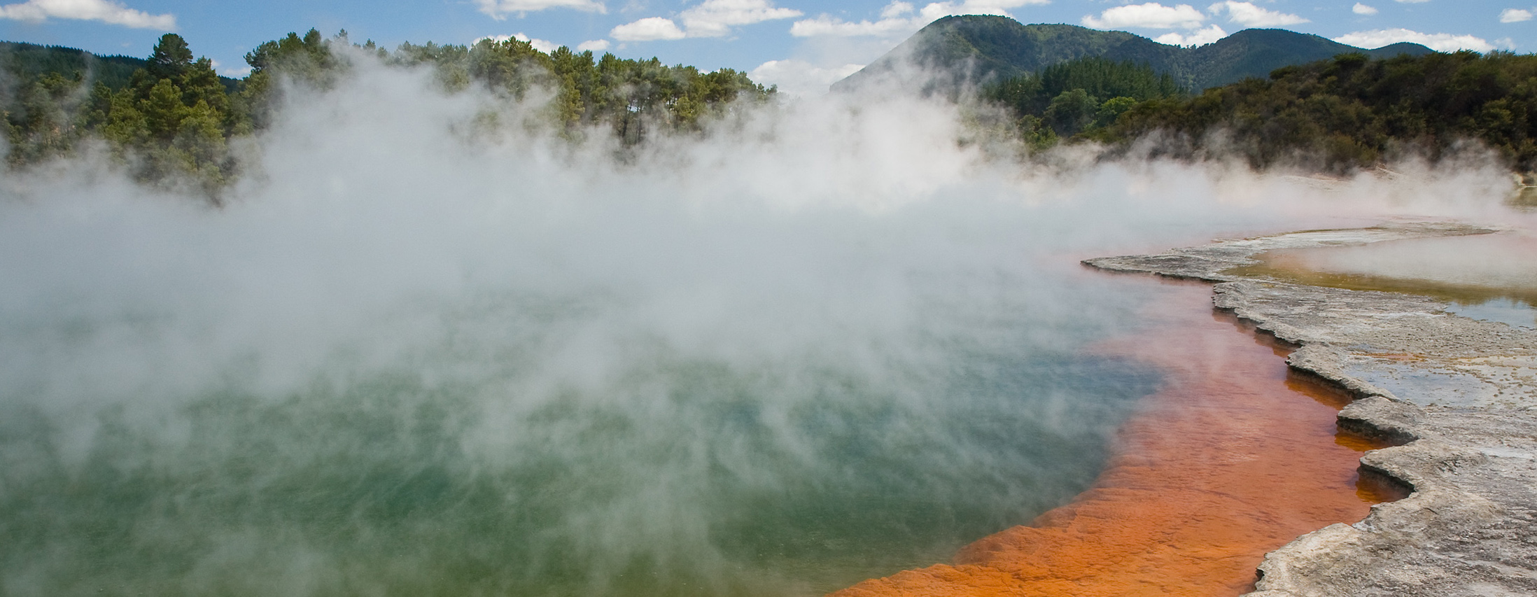 geothermal ChampagnePool-Wai-O-Tapu_rotated_MC Christian Mehlführer wikimedia ccc2.5 crop